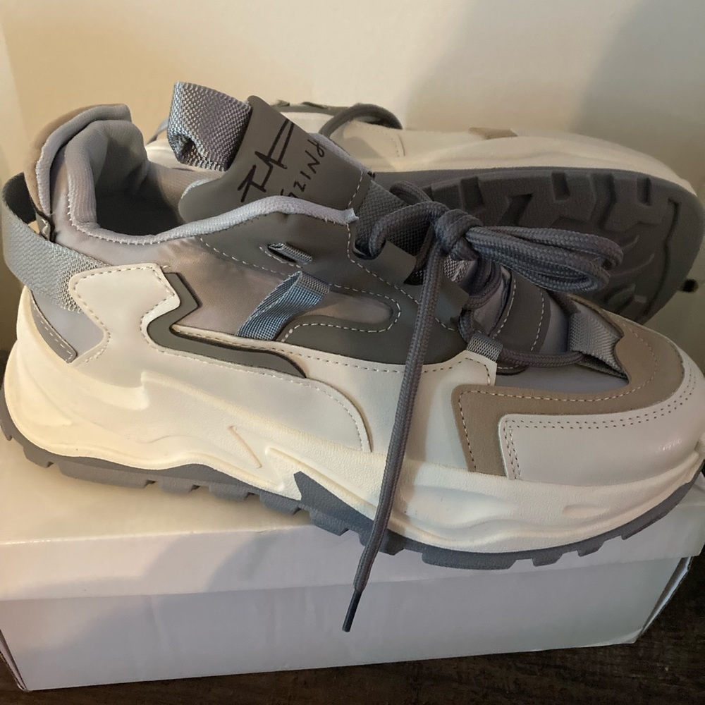 Chunky heel gym shoe